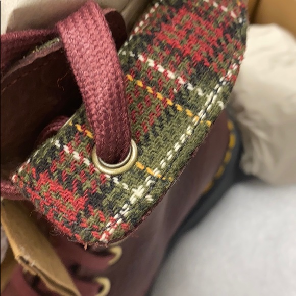 🆕Dr. Martens Grizzly Boots - Picture 10 of 11